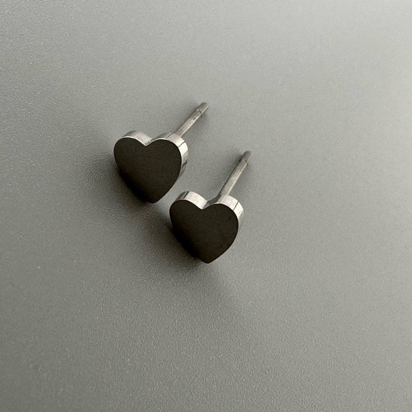 Titanium Heart Stud Earrings - Picture 5 of 10